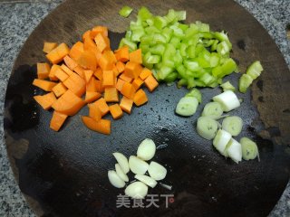 酱爆牛蛙的做法步骤：2