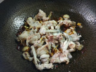 酱爆牛蛙的做法步骤：8