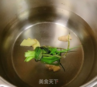 虾油鸡的做法步骤：1