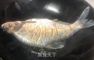红烧鳊鱼的做法步骤：2