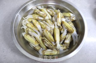 凉拌蛏子金针菇的做法步骤：1