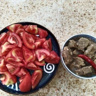 牛肉炖番茄的做法步骤：1