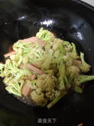午餐肉炒菜花的做法步骤：5