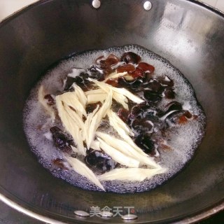木耳腐竹拌黄瓜的做法步骤：4