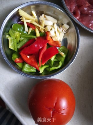 番茄炒牛肉的做法步骤：1