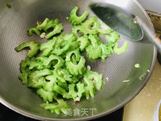 苦瓜炒鸡蛋的做法步骤：7