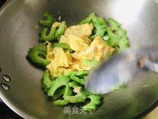 苦瓜炒鸡蛋的做法步骤：9