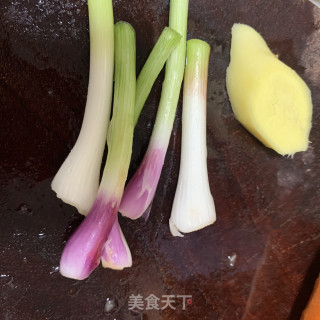 肉包子（香菇洋葱萝卜肉馅）的做法步骤：1