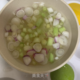 肉包子（香菇洋葱萝卜肉馅）的做法步骤：2