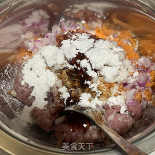 肉包子（香菇洋葱萝卜肉馅）的做法步骤：9