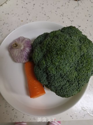 蚝油西兰花的做法步骤：1