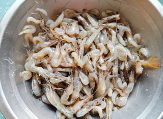 干炸小河虾的做法步骤：2