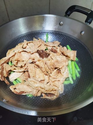 豆角炒腐竹的做法步骤：7