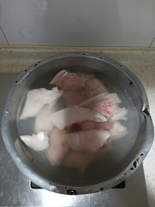 香辣黄豆猪蹄的做法步骤：2