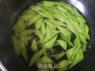 蚝油荷兰豆的做法步骤：3