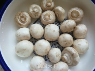 小葱炒口蘑的做法步骤：1