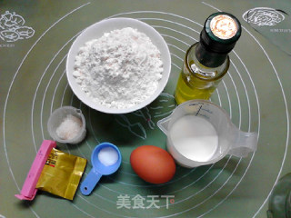一片片撕着吃：手撕腊肉面包的做法步骤：1