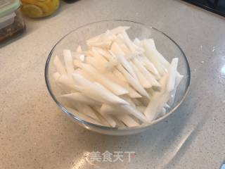 韩式凉拌萝卜的做法步骤：1