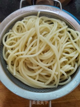 牛柳炒意粉的做法步骤：9