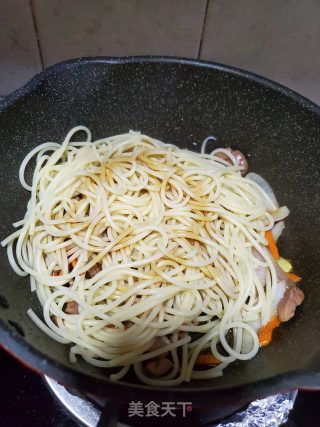 牛柳炒意粉的做法步骤：11