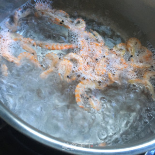 蟹味菇菠菜汤的做法步骤：5
