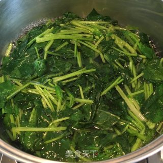 腰果拌菠菜的做法步骤：2