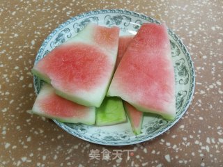 【边角料】西瓜皮凉拌的做法步骤：1