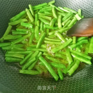 油焖四季豆的做法步骤：4