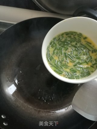 香辣白玉菇炒蛋的做法步骤：3