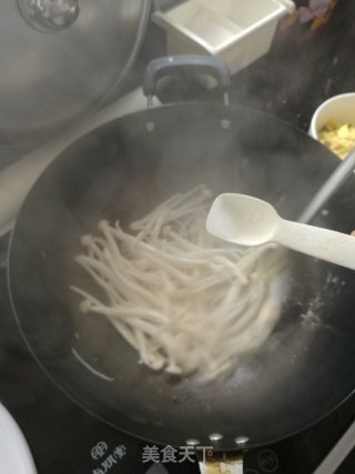 香辣白玉菇炒蛋的做法步骤：5