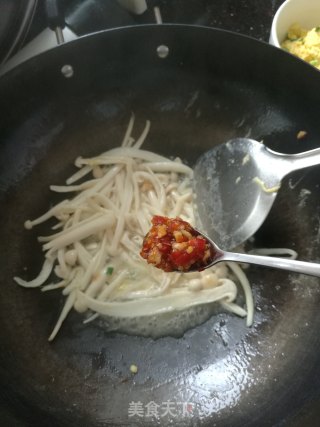 香辣白玉菇炒蛋的做法步骤：6