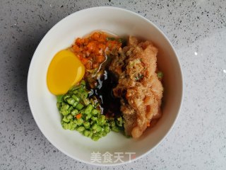 鸡肉胡萝卜小饼的做法步骤：2