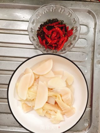 麻辣酸笋鱼的做法步骤：2
