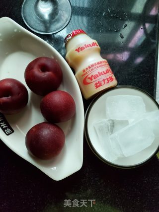鲜榨李汁的做法步骤：1