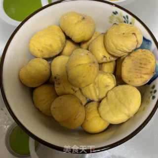 鸡肉焖板栗????大口吃肉的做法步骤：2