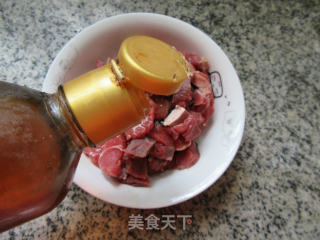 牛肉炒酸豆角的做法步骤：2