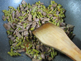 牛肉炒酸豆角的做法步骤：13