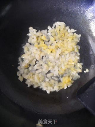 咸菜蛋炒饭的做法步骤：3