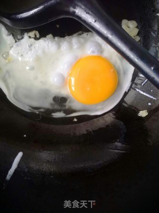 咸菜蛋炒饭的做法步骤：4