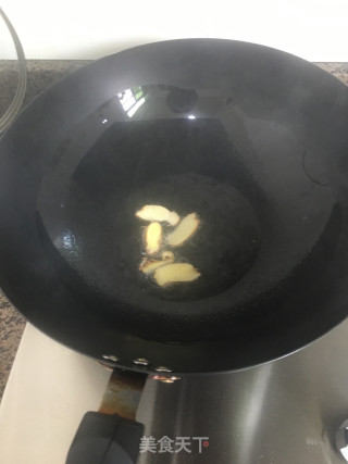 猪尾巴炖花生的做法步骤：2