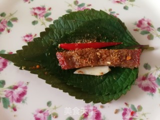 紫苏叶卷黑椒牛肉的做法步骤：9