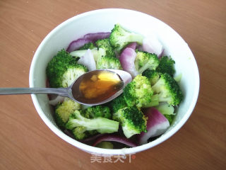 西兰花拌洋葱的做法步骤：6