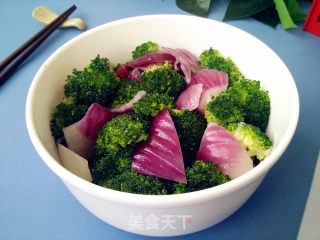 西兰花拌洋葱的做法步骤：7