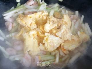 韭菜芽鸭蛋炒虾仁的做法步骤：8