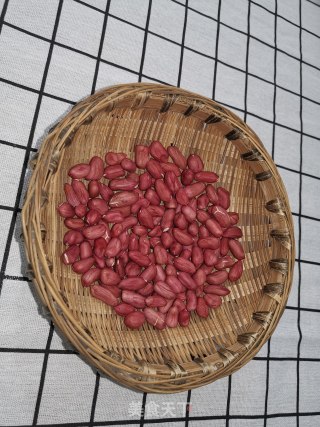 油酥花生米的做法步骤：1