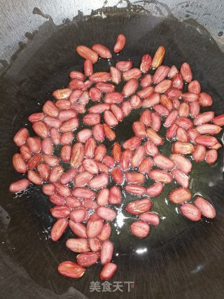 油酥花生米的做法步骤：3