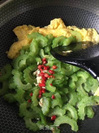 苦瓜炒蛋的做法步骤：4