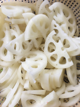 姜丝藕片的做法步骤：1