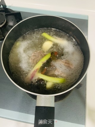 清汤牛肉面的做法步骤：2