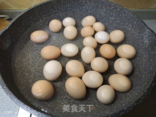 五香蛋的做法步骤：1